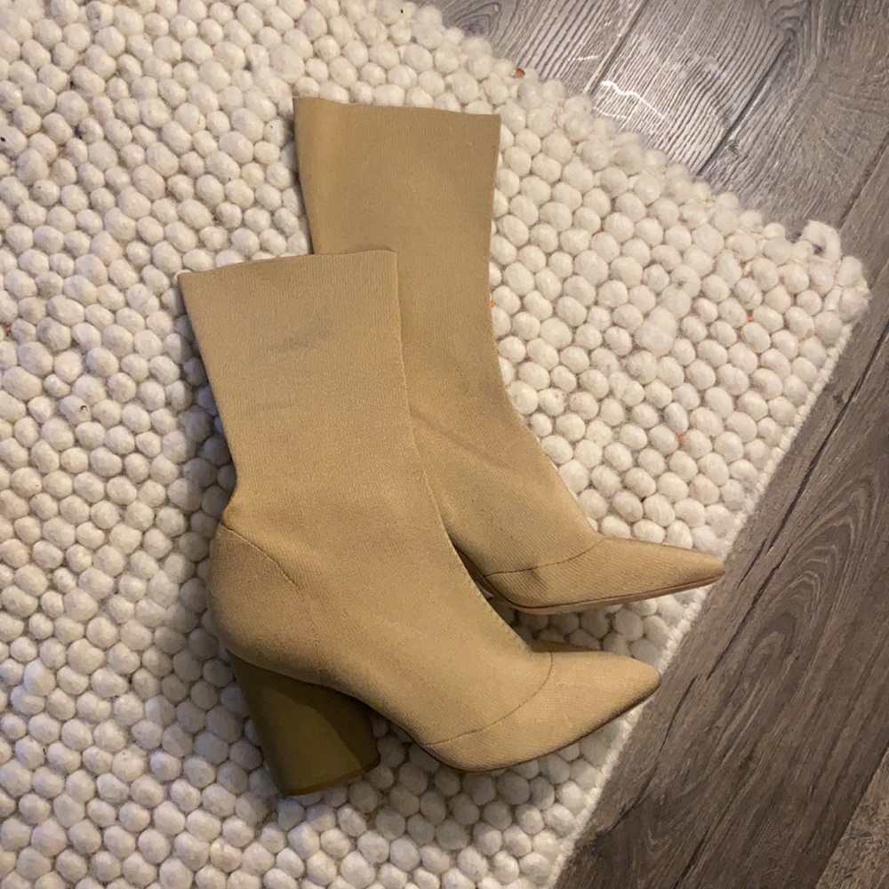 Size 40 (10) SEASON 4 Yeezy Knit Sock Booties - Green Ochre